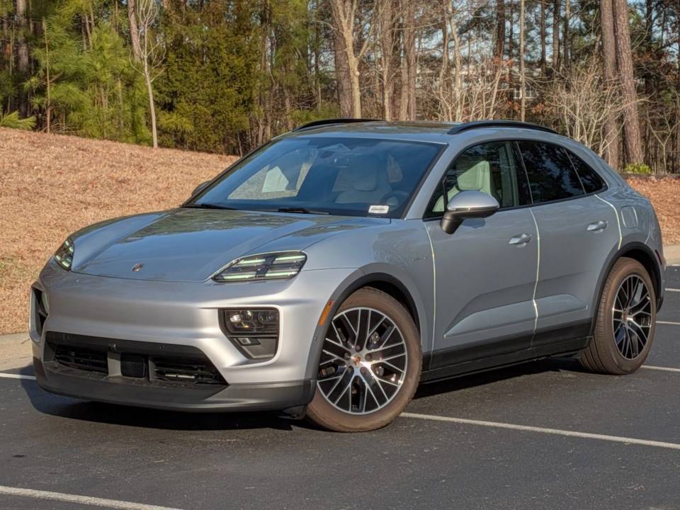 2025 Porsche Macan Base