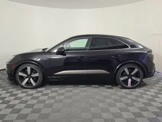 2025 Porsche Macan Turbo Electric - Photo 13