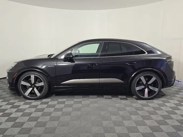 2025 Porsche Macan Turbo Electric - Photo 14
