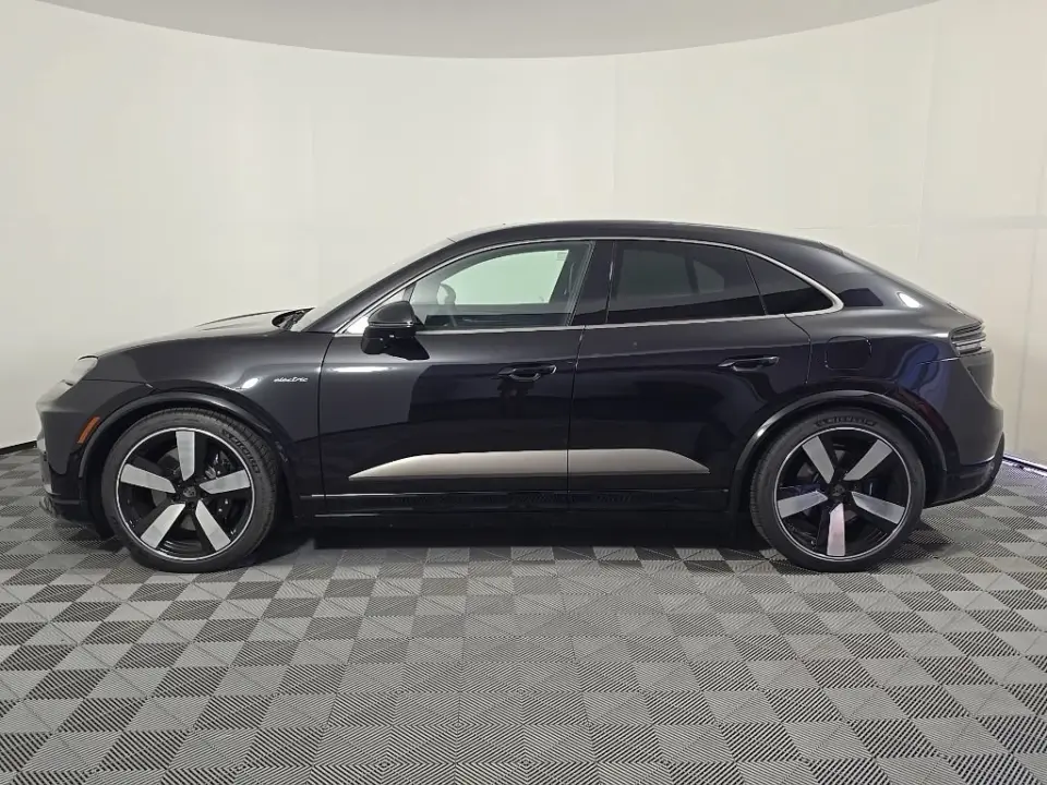 2025 Porsche Macan Turbo Electric - Photo 15
