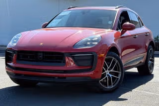 2025 Porsche Macan -'s photo
