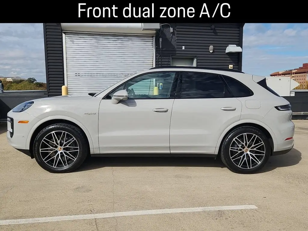 2025 Porsche Cayenne E-Hybrid - Photo 16