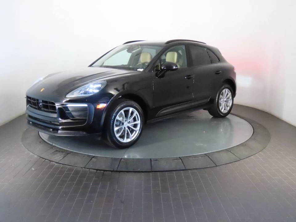 2026 Porsche Macan Base