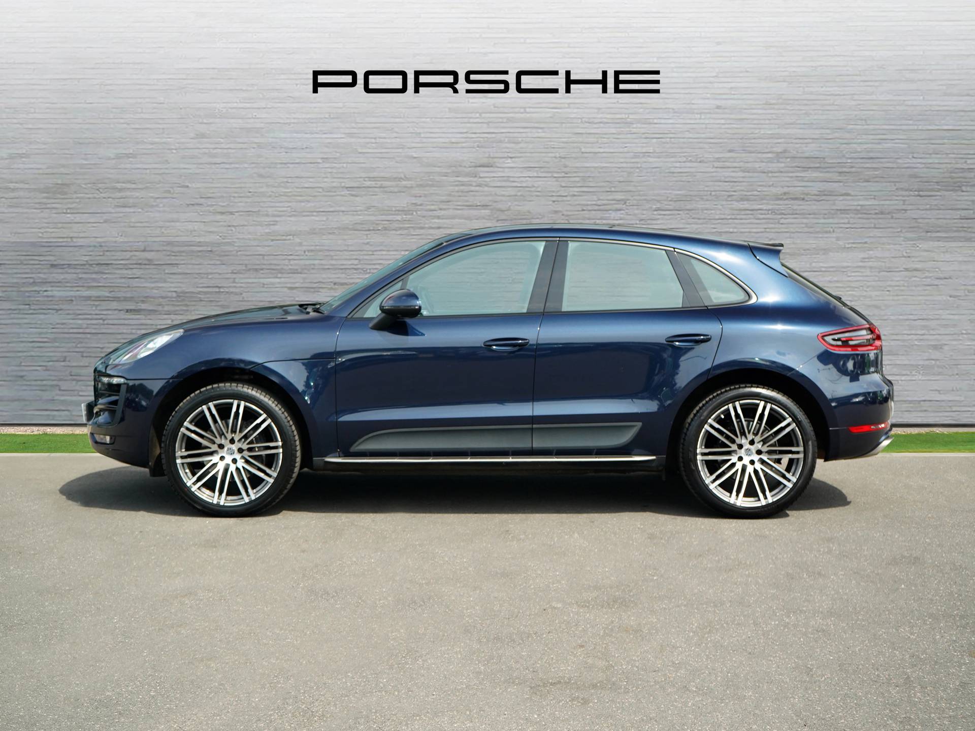 Macan, photo 2 of 44