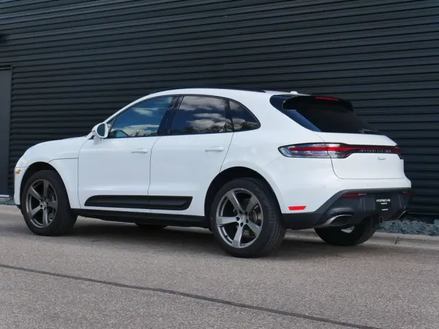 2025 Porsche Macan T - Photo 22