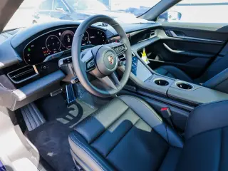 2025 Porsche Taycan Base - Photo 29