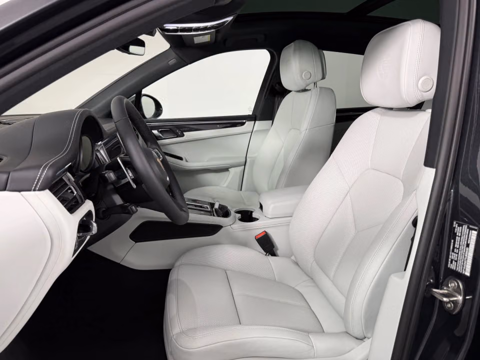 2026 Porsche Macan T - Photo 35