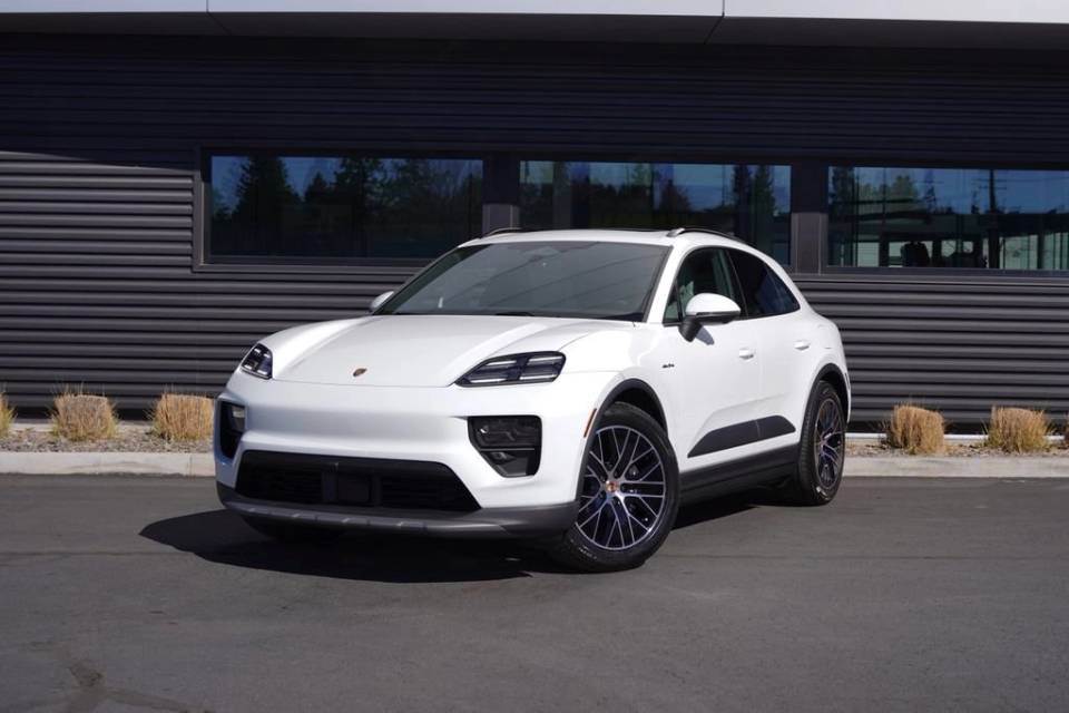 2026 Porsche Macan Base