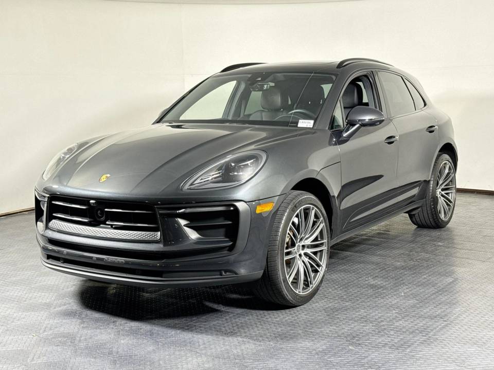 2025 Porsche Macan
