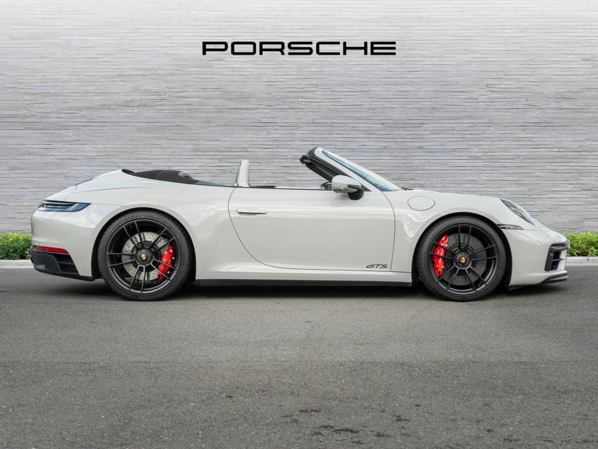 911 Carrera 4 GTS Cabriolet, photo 2 of 45