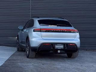 2025 Porsche Macan Base - Photo 17