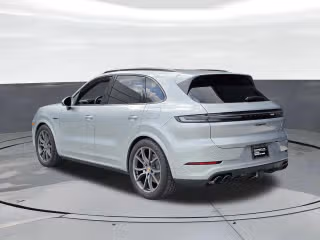 2026 Porsche Cayenne E-Hybrid - Photo 17