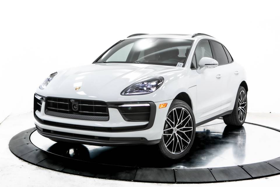 2025 Porsche Macan Base