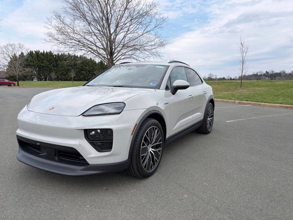 2026 Porsche Macan Base