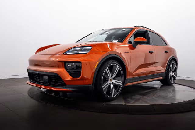 Used 2025 Porsche Macan Base with VIN WP1AD2XA6SL077200 for sale in Highland Park, IL