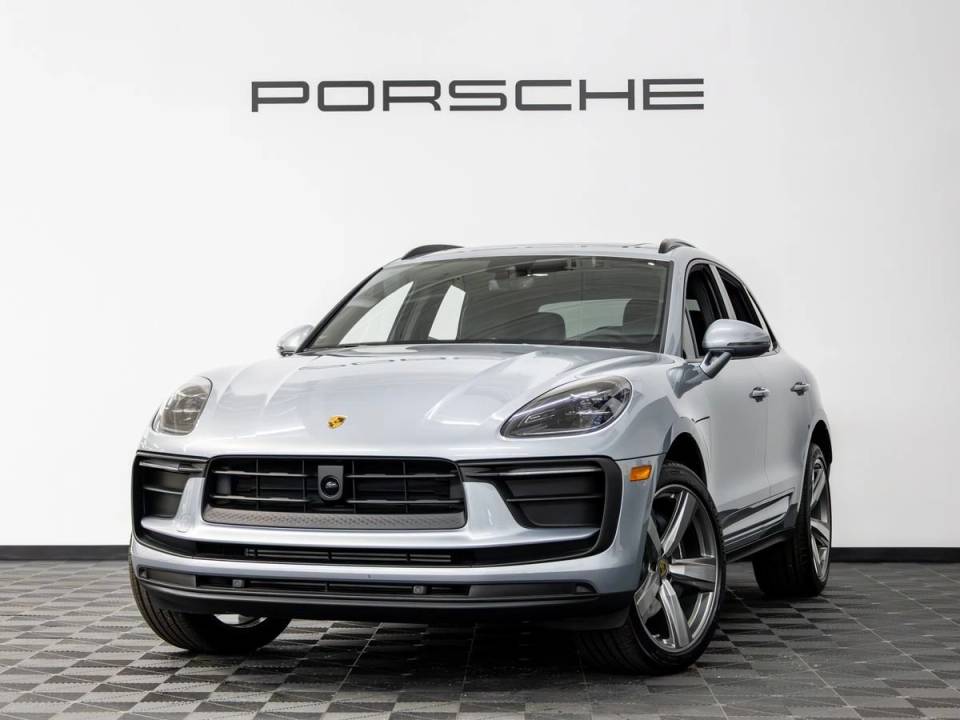 2026 Porsche Macan Base