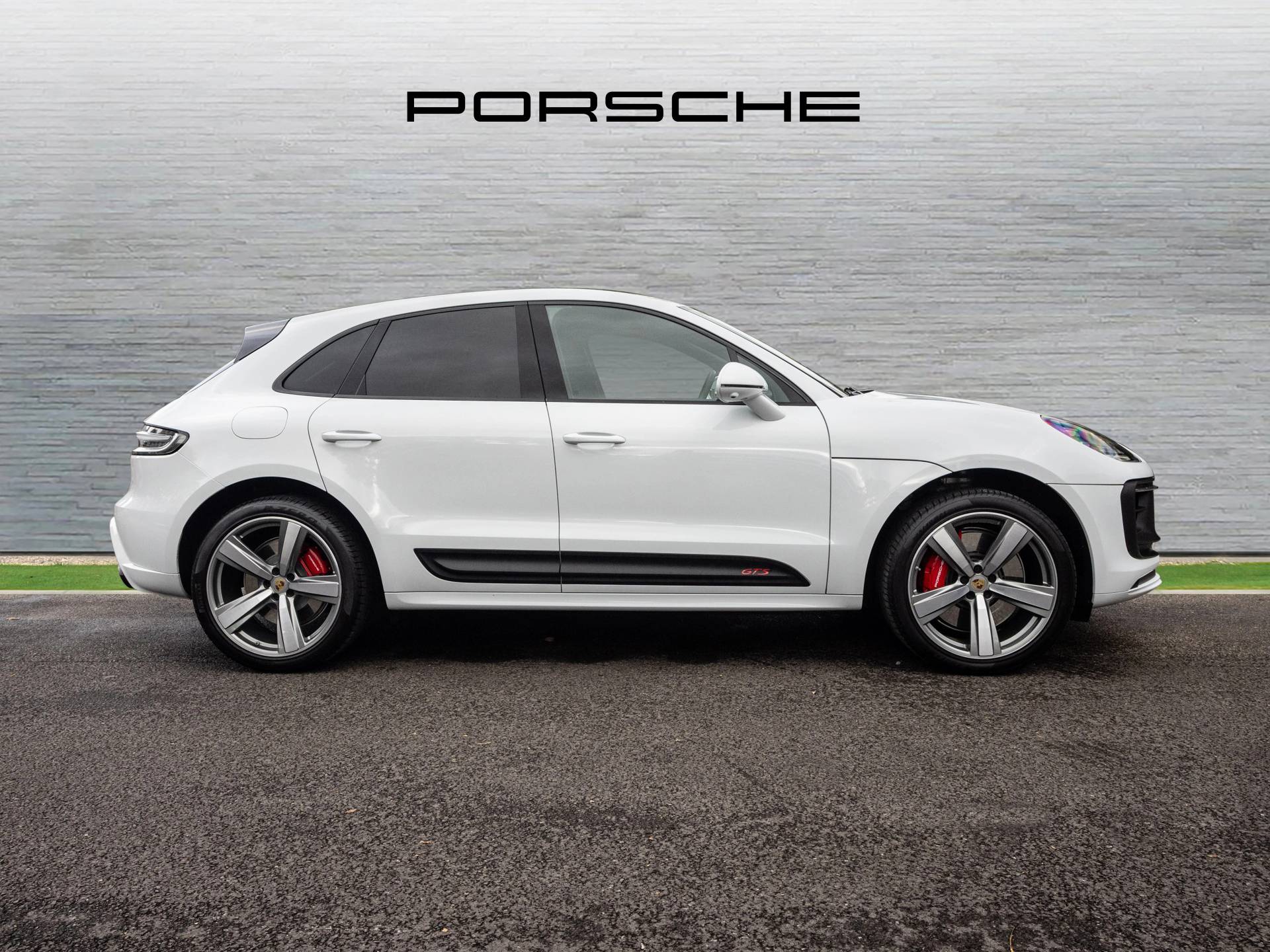 Macan GTS, photo 2 of 44