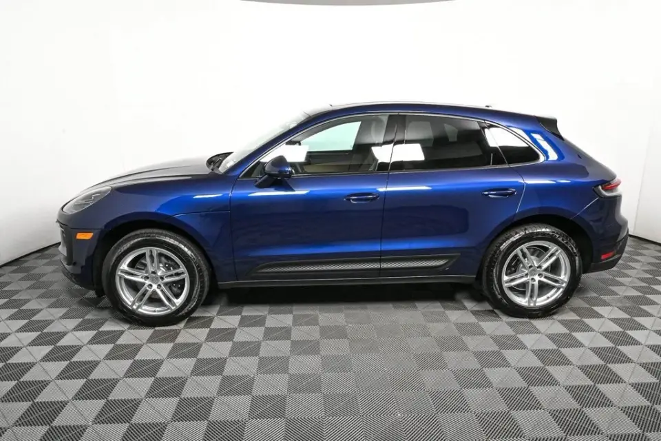 2026 Porsche Macan T - Photo 15