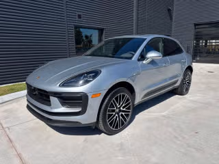2026 Porsche Macan T's photo