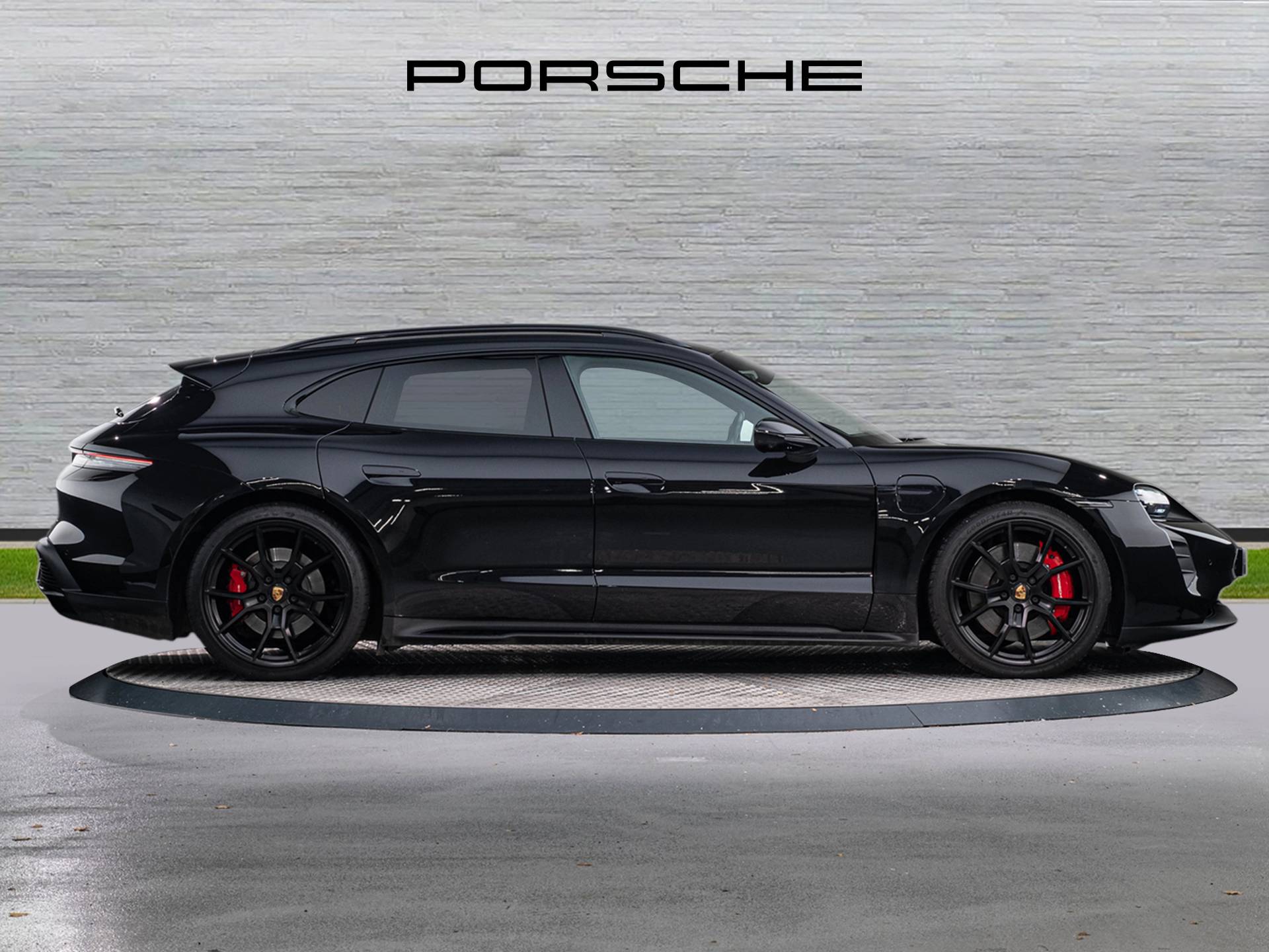 Taycan GTS Sport Turismo, photo 2 of 50