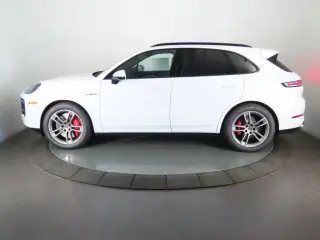 2026 Porsche Cayenne Turbo E-Hybrid - Photo 13