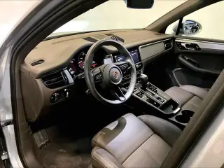 2025 Porsche Macan T - Photo 29