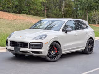 2023 Porsche Cayenne GTS (MY23) image 1