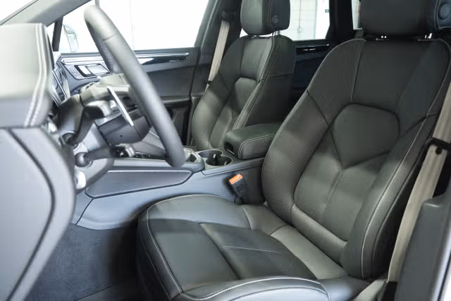 2025 Porsche Macan Base - Photo 34