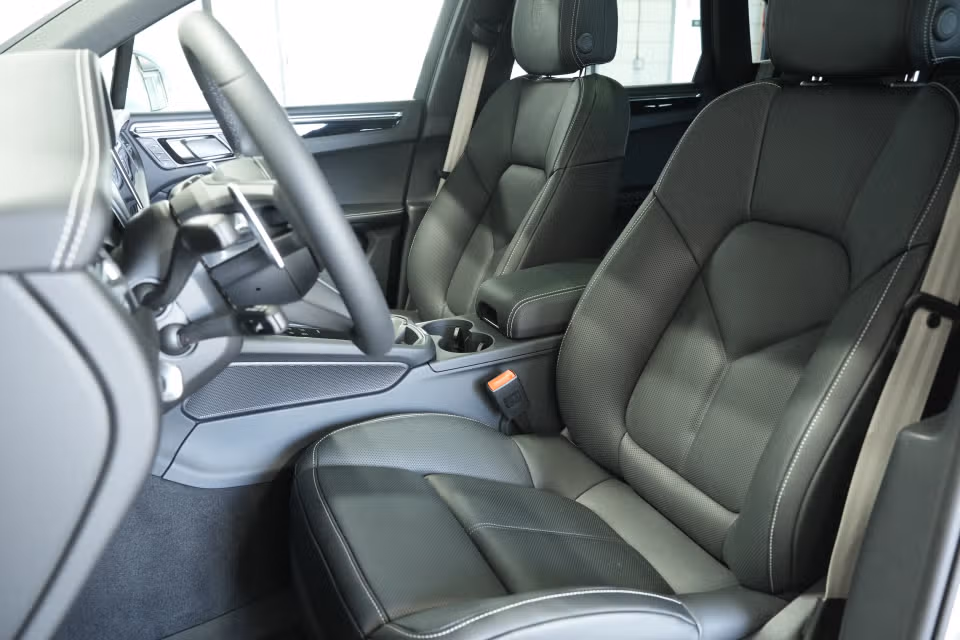 2025 Porsche Macan Base - Photo 35