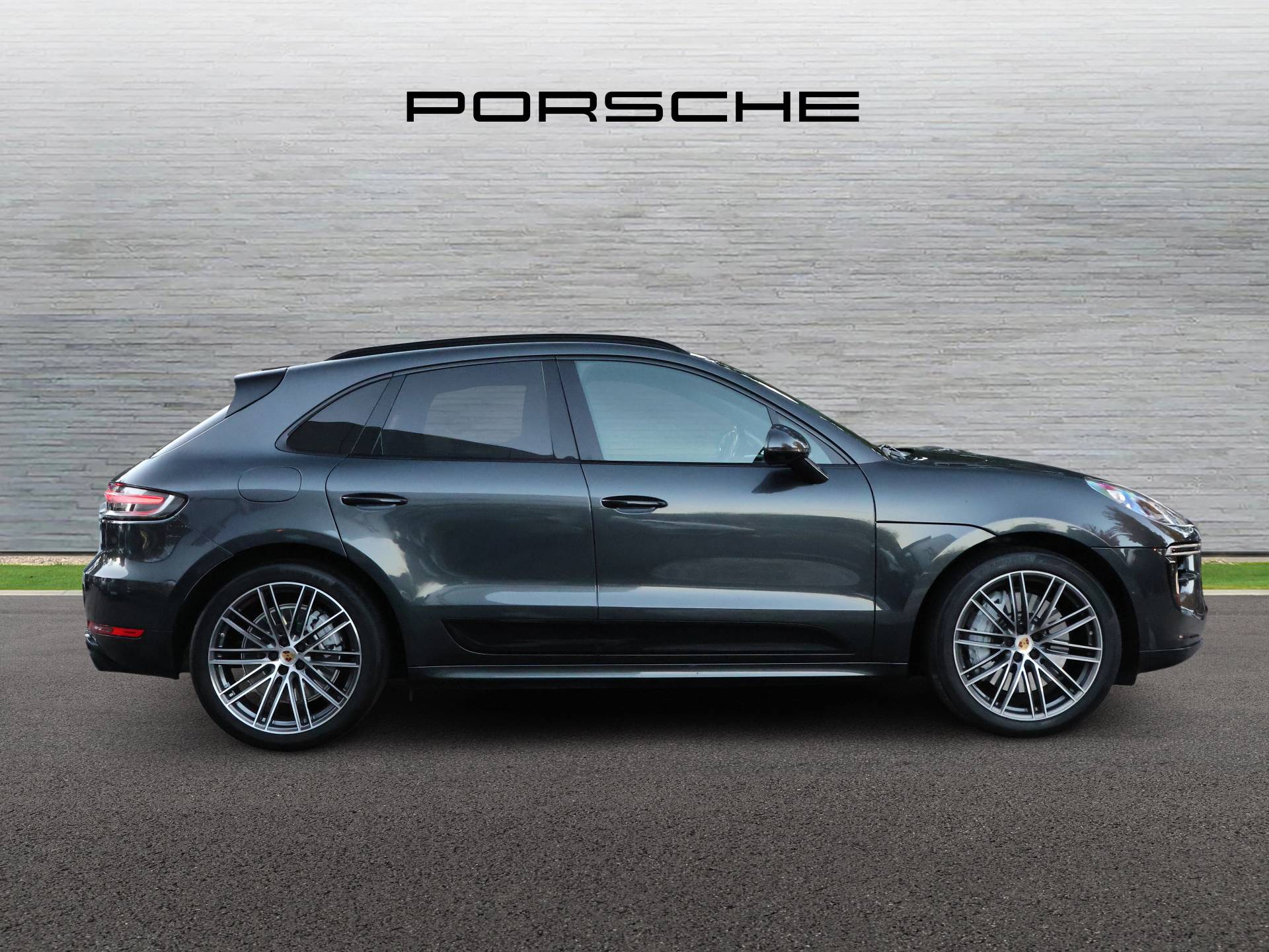 Macan Turbo, photo 2 of 33