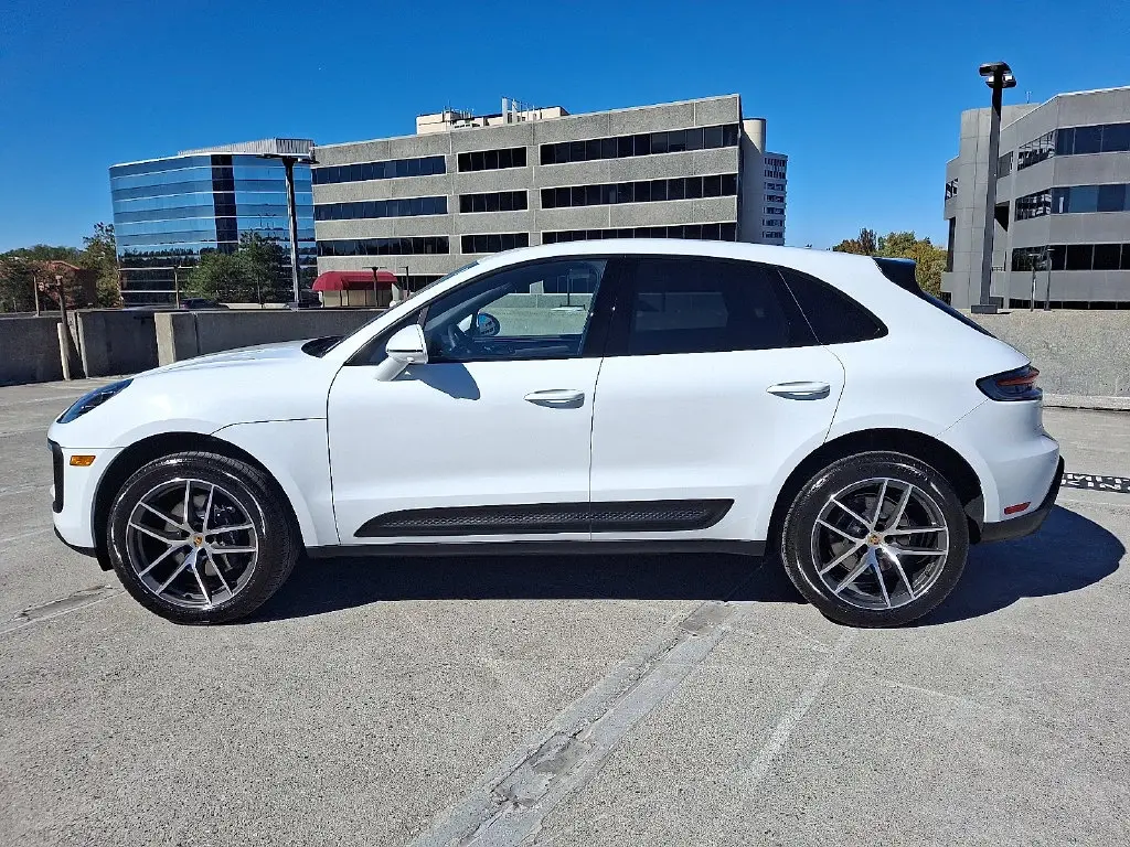 2026 Porsche Macan Base - Photo 16