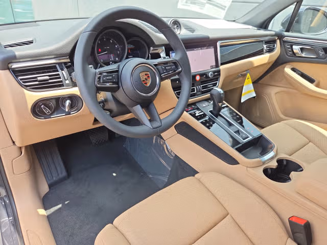 2025 Porsche Macan Base - Photo 26