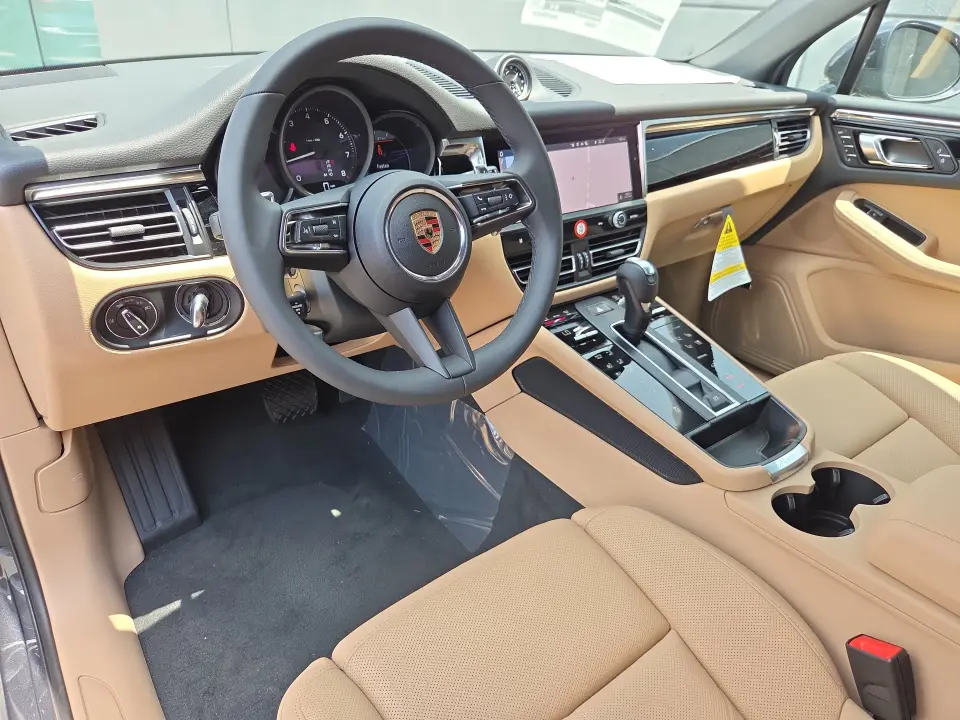 2025 Porsche Macan Base - Photo 31