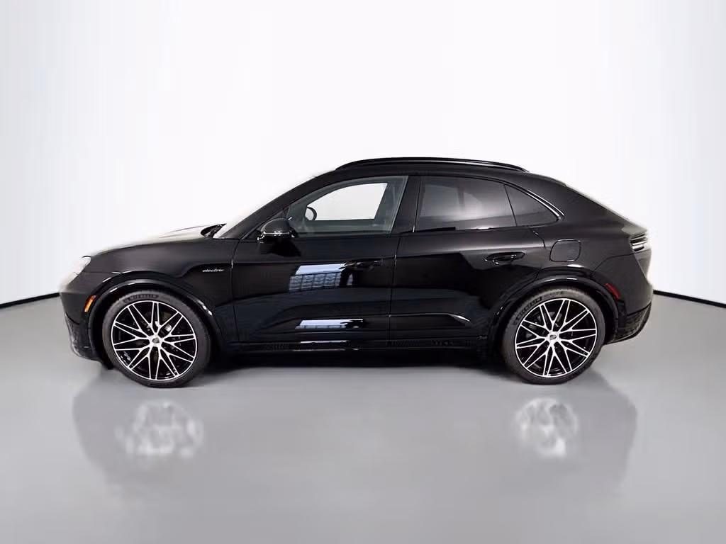 2025 Porsche Macan Turbo Electric - Photo 12
