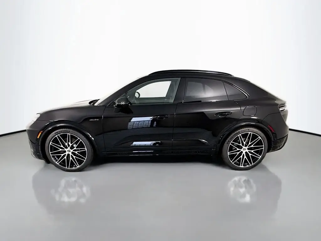2025 Porsche Macan Turbo Electric - Photo 16