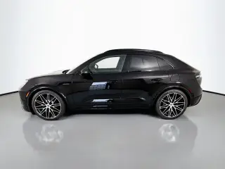 2025 Porsche Macan Turbo Electric - Photo 13