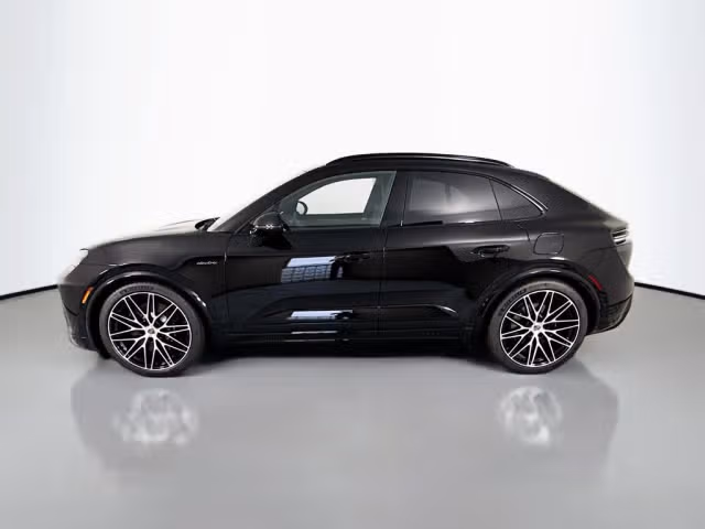 2025 Porsche Macan Turbo Electric - Photo 10