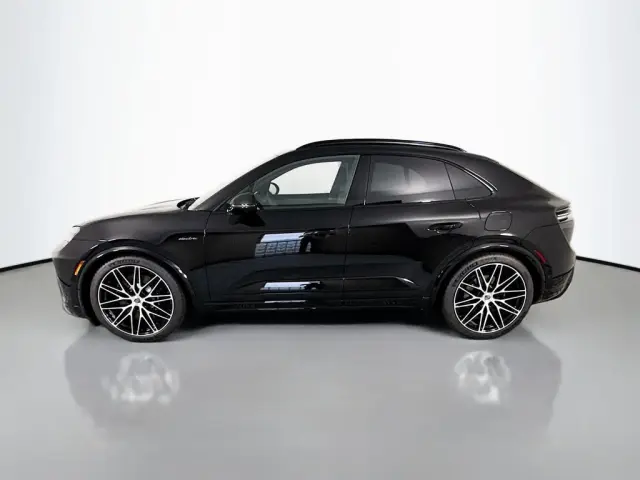 2025 Porsche Macan Turbo Electric - Photo 14
