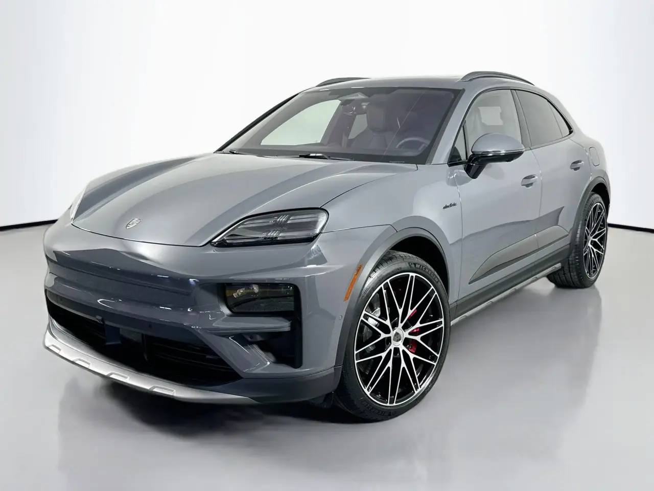 2025 Porsche Macan Turbo Electric - Photo 8