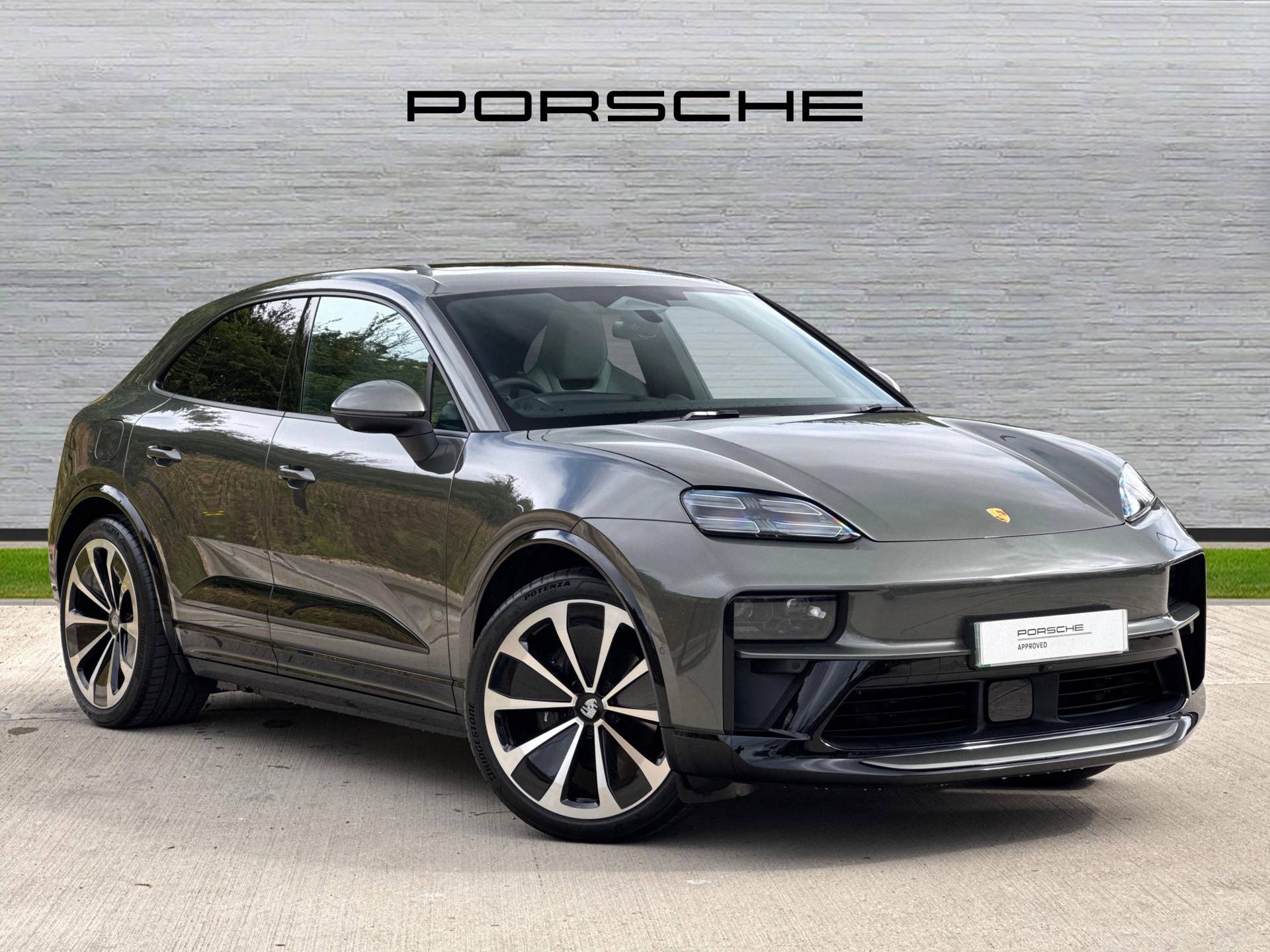 Macan 4, photo 1 of 33