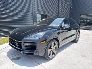 2023 Porsche Cayenne Turbo S E-Hybrid's photo