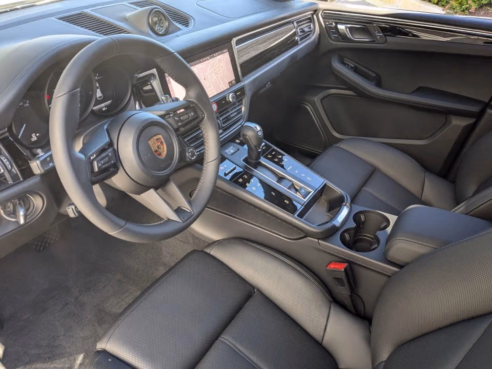 2026 Porsche Macan T - Photo 27