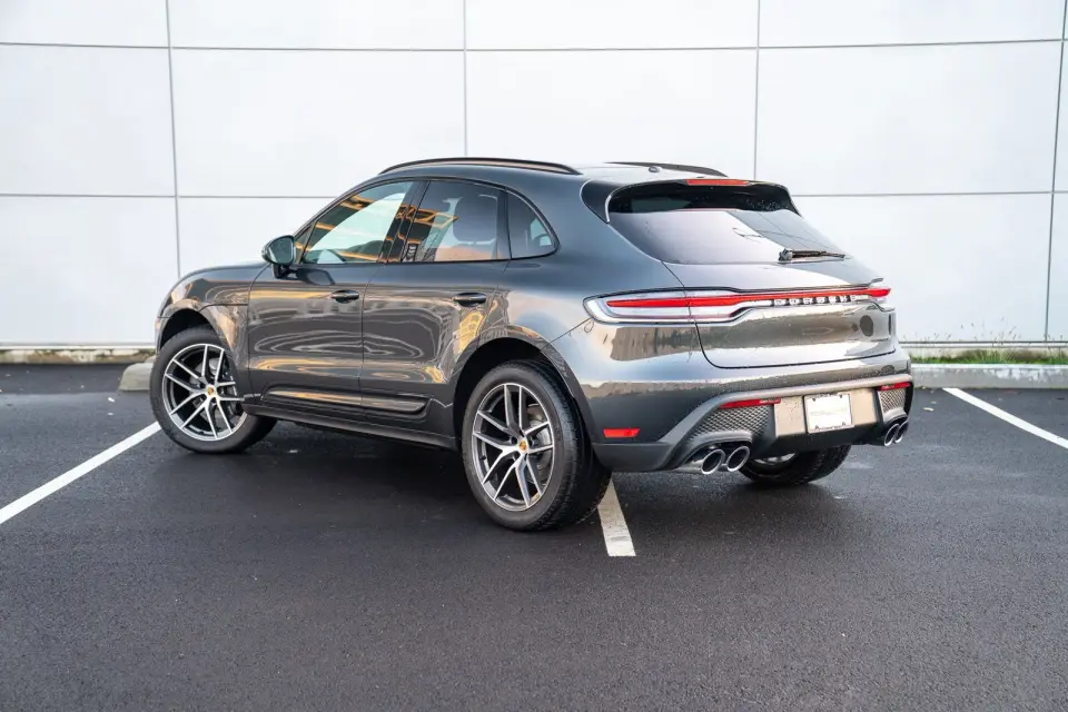 2026 Porsche Macan - Photo 23