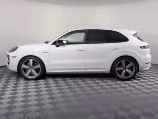 2025 Porsche Cayenne Turbo E-Hybrid - Photo 9