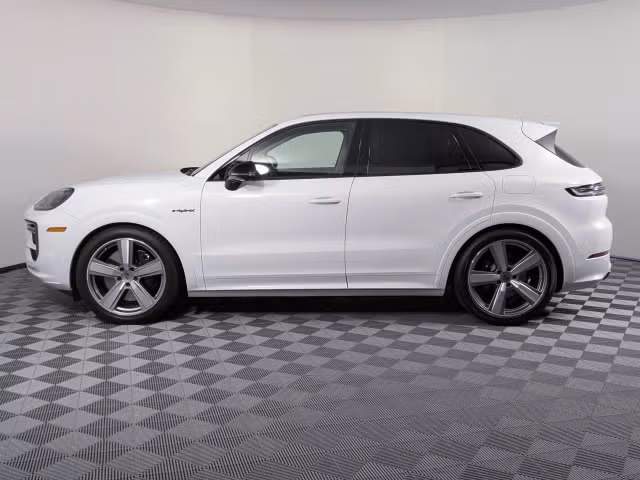 2025 Porsche Cayenne Turbo E-Hybrid - Photo 10