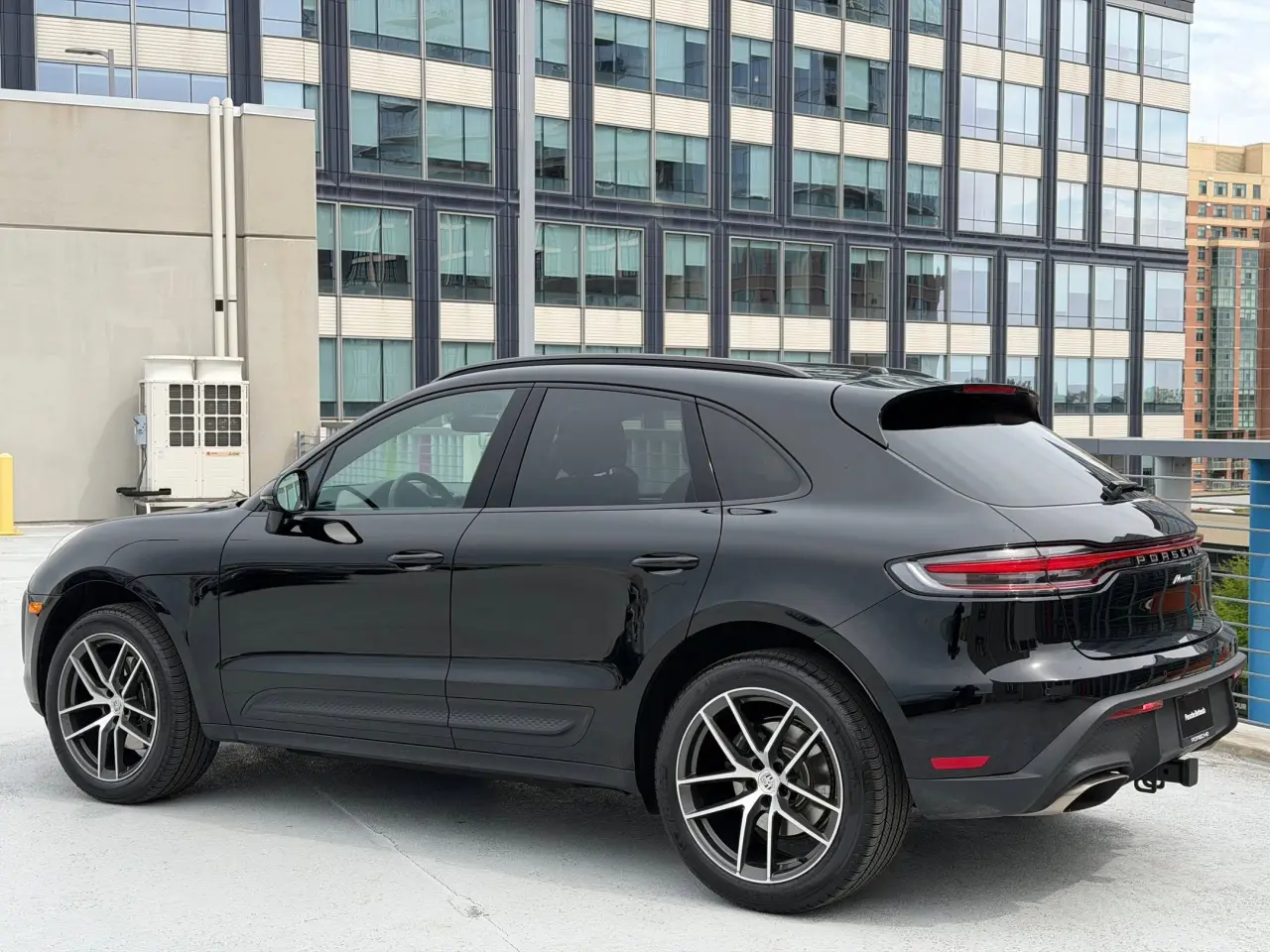 2026 Porsche Macan - Photo 24