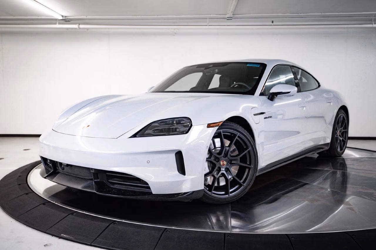 2026 Porsche Taycan GTS - Photo 4