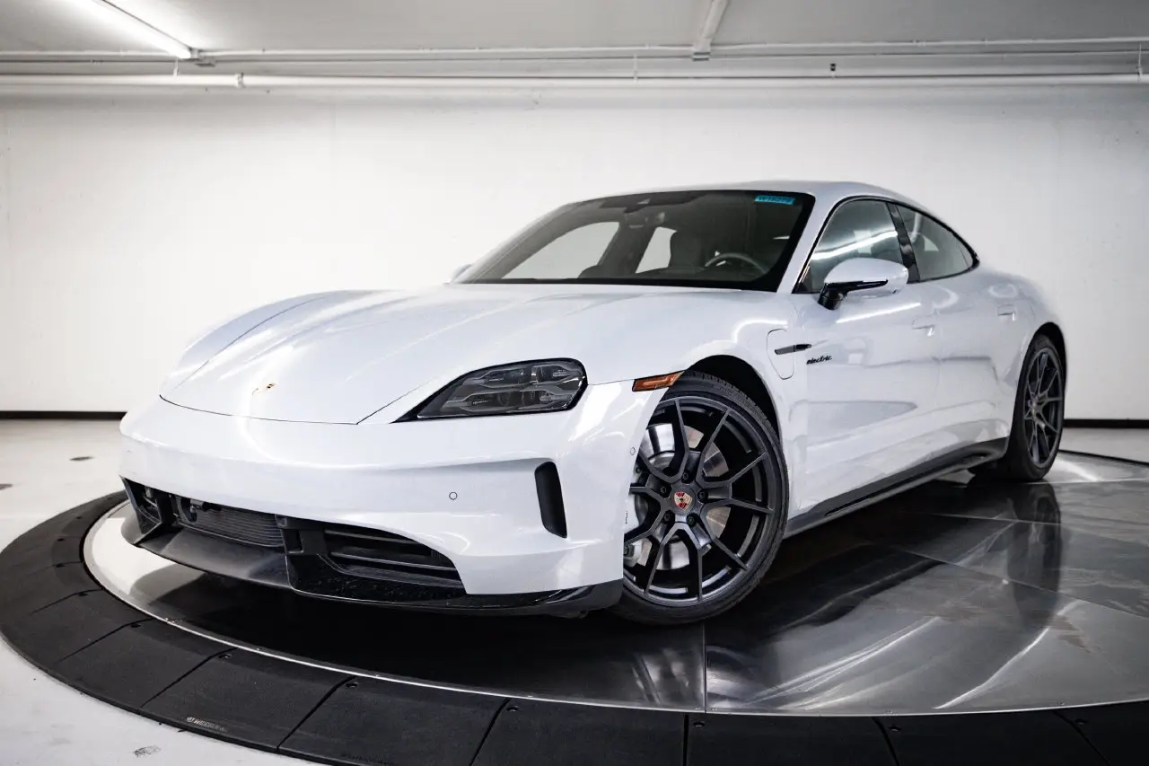 2026 Porsche Taycan GTS - Photo 8