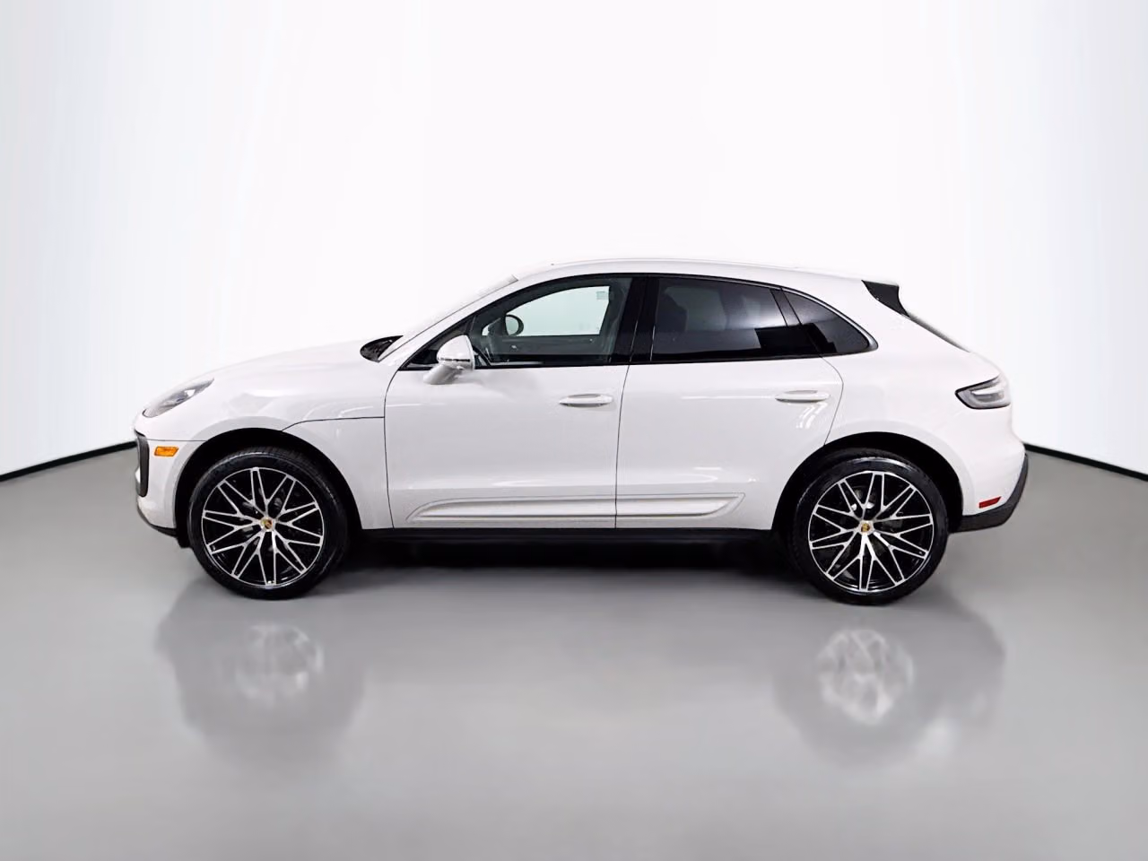 2026 Porsche Macan T - Photo 12