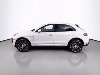 2026 Porsche Macan T - Photo 9